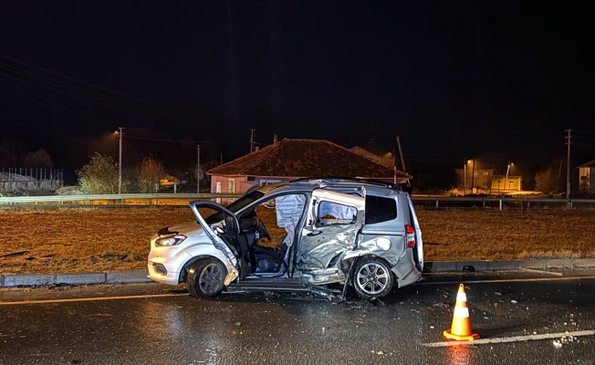 Trafik Kazasında 1 Kişi Öldü 5 Kişi Yaralandı